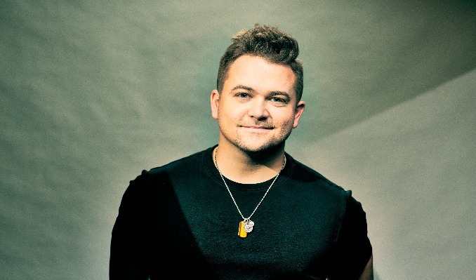 More Info for Hunter Hayes with BLÜ EYES