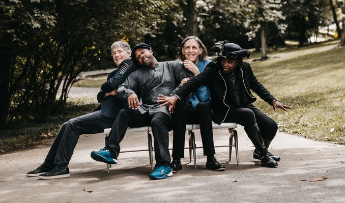 More Info for Béla Fleck & The Flecktones: Jingle All The Way 