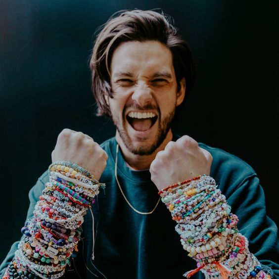<a href="https://www.axs.com/artists/1118391/ben-barnes-tickets"></a>