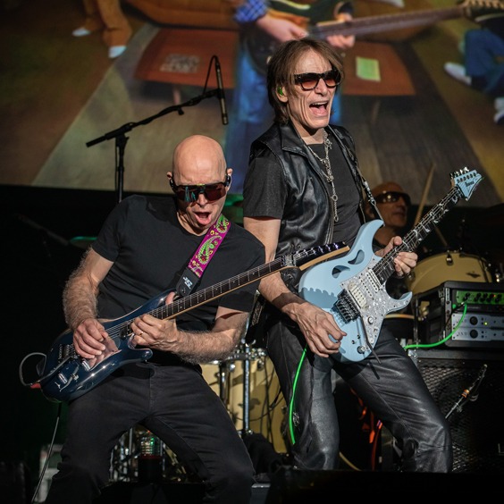 JOE SATRIANI サイン入りドラムヘッドとチラシセット ドラムヘッド サイン入り - メルカリ