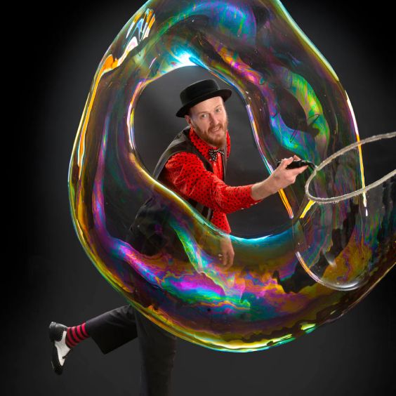 World's Tallest Bubbleologist