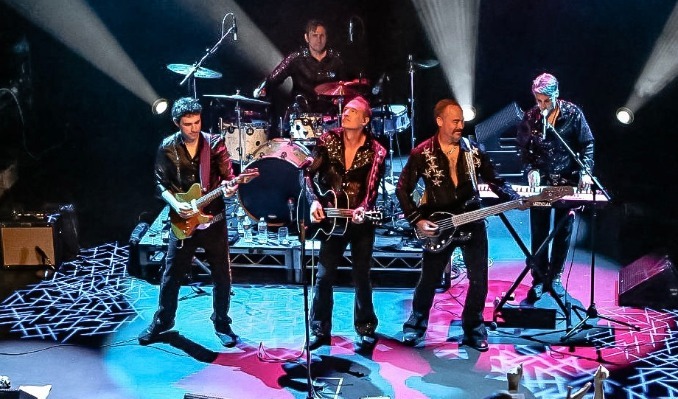 Super Diamond - The Neil Diamond Tribute