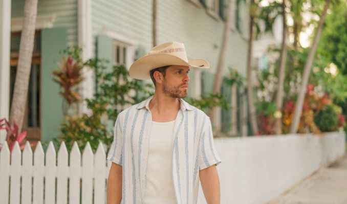 Artist Image for Dustin Lynch