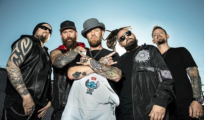 Five Finger Death Punch: FFDP Gold Merchandise VIP Package - AXS JP