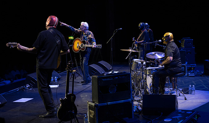 Nick Lowe & Los Straitjackets