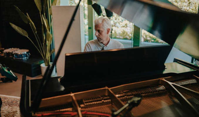 An evening with Andrew McMahon and his piano