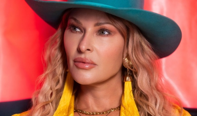 Artist Image for Elizabeth Cook